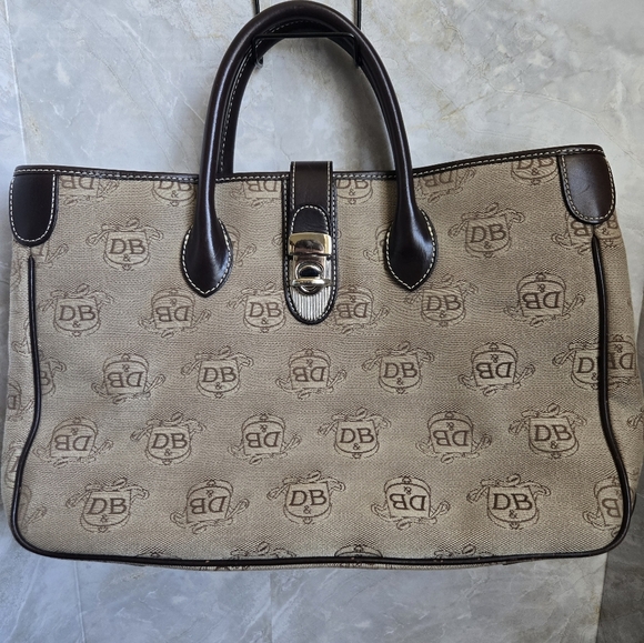 Dooney & Bourke Beige and Black Monogram Handbag. Version K6275437 - Picture 1 of 11
